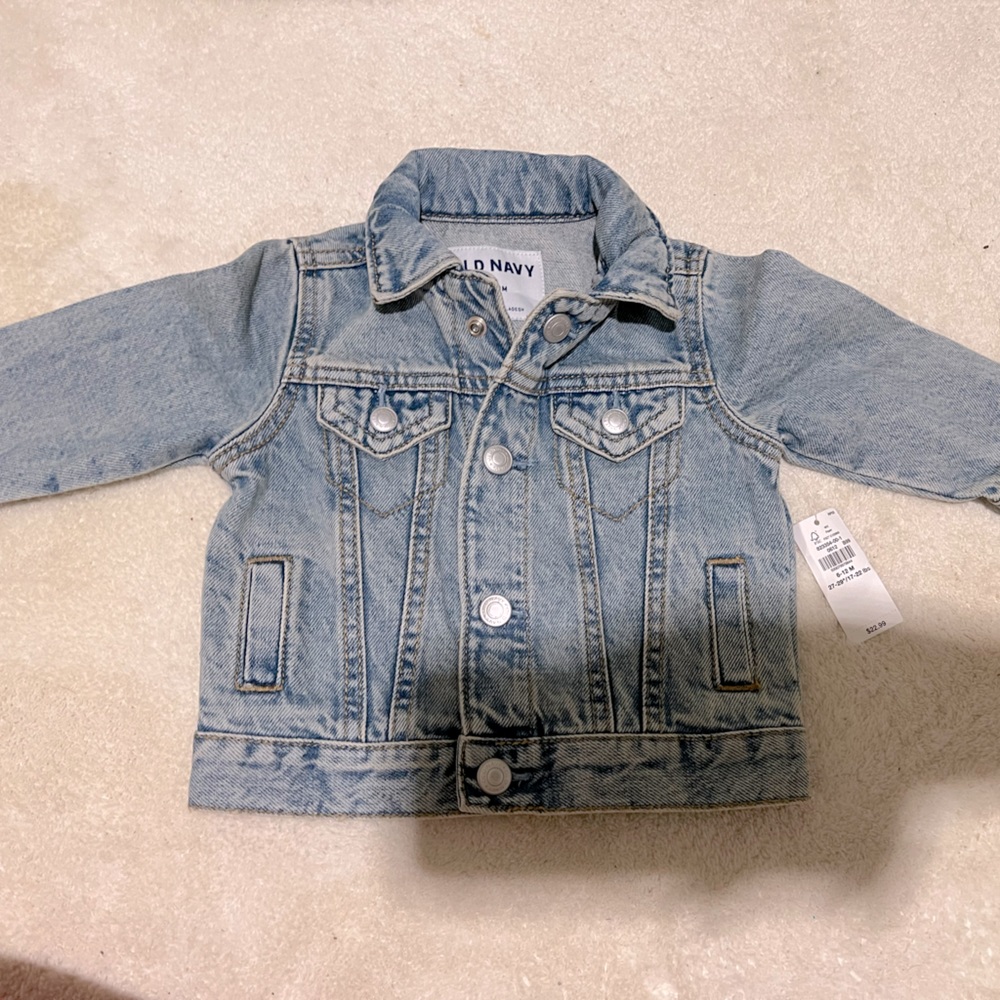Old navy classic Jean jacket size 6-12 months. Unisex. NWT.